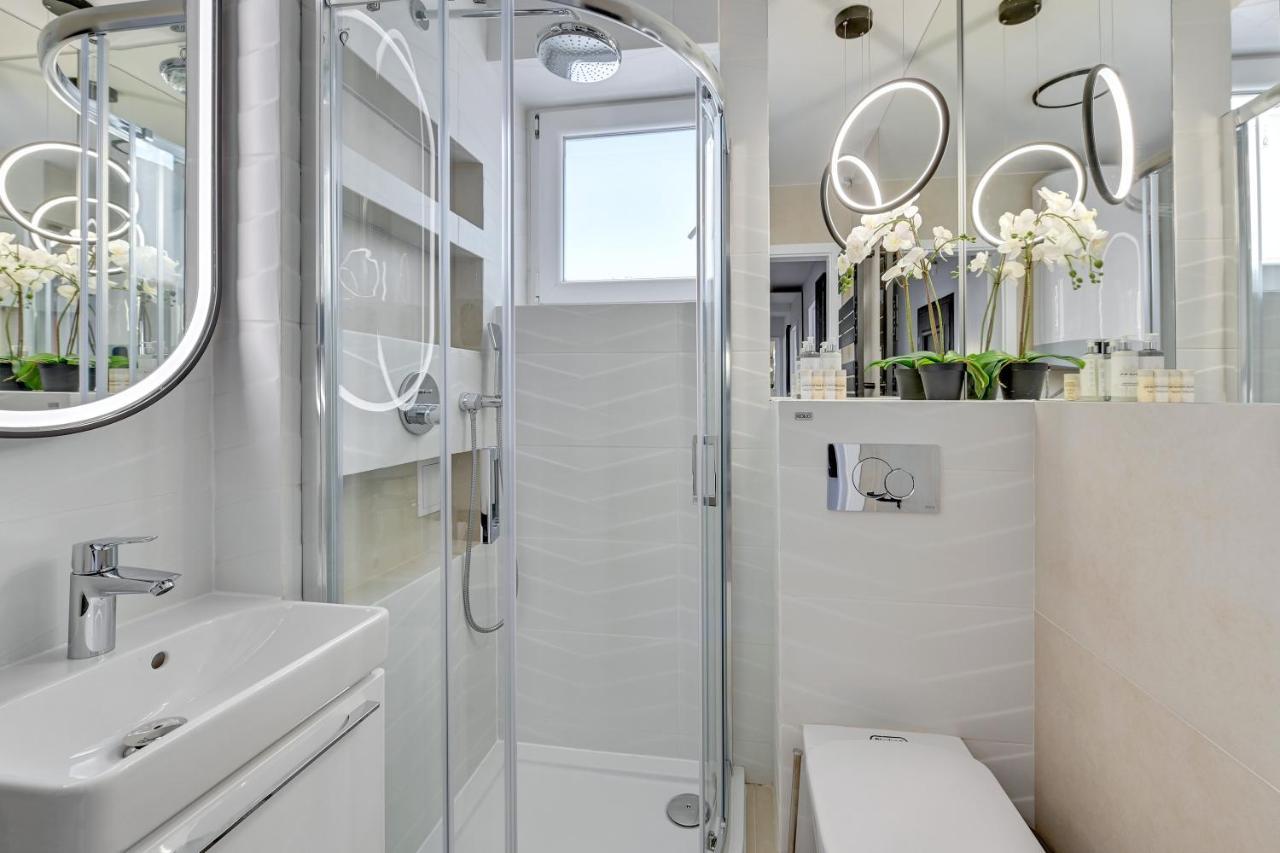 Magical River View By Downtown Apartment